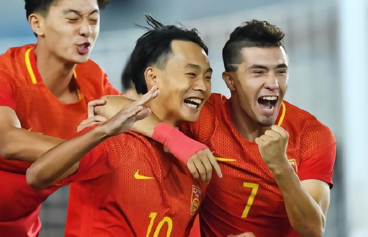 叶尔凡_叶尔凡 倒挂金钩 进球 空翻 中国U19 球员