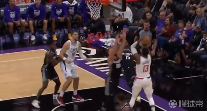 NBA战报:乔治40+6+6伦纳德沃尔缺阵快船111-109击败国王