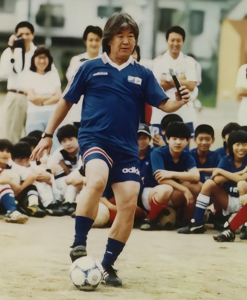 日本足球发展历史 巴西足球对日本足球的影响 日本足球百年计划_日本足球