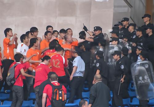 武汉卓尔足球俱乐部_两湖德比 历史回顾 武汉卓尔 湖南湘涛