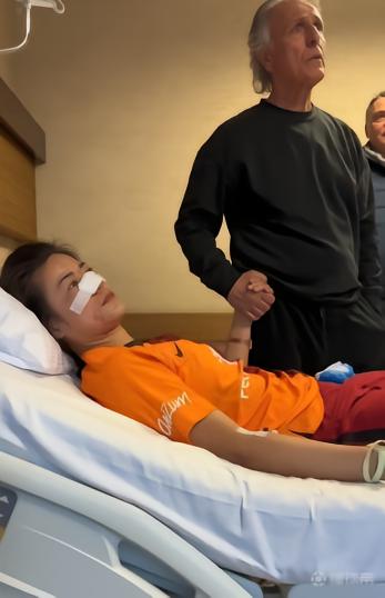 中国女足李佳悦 加拉塔萨雷 鼻梁骨骨折_李佳悦