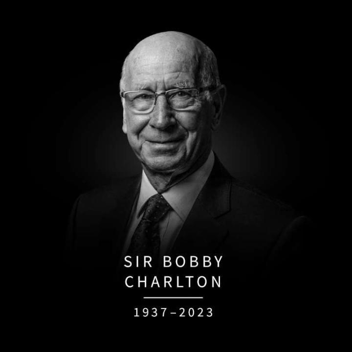 Bobby Charlton biography_Bobby Charlton Manchester United career_bobby charlton