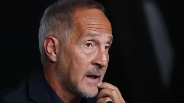 足球图片报：法兰克福想补前锋，目标之一德米罗维奇暂无意离队德甲1 评08-13 05:13
