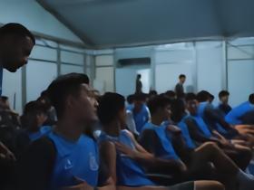 申花官方发布新帅上任与全队见面的视频，蒋圣龙现身