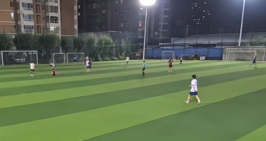 足球五洲XbotGo丨懂球帝1-2不敌巴萨北京红蓝魂08-12 21:34·536 评论