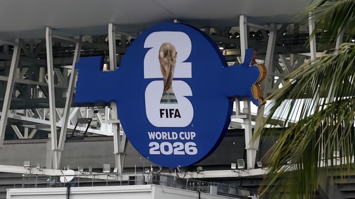极目新闻：一球迷花9万在美国待10天看世界杯，包含梅罗比赛