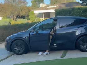 换新车了？杨瀚森晒训练vlog，驾驶特斯拉ModelY