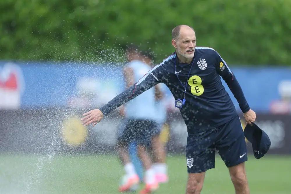 因FIFA球场保护期制度，每支参赛队的专属训练草坪将不会给其他球队使用