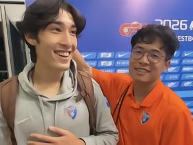 段刘愚“摸头”鼓励布尼亚明：目标瞄准中国最强U18