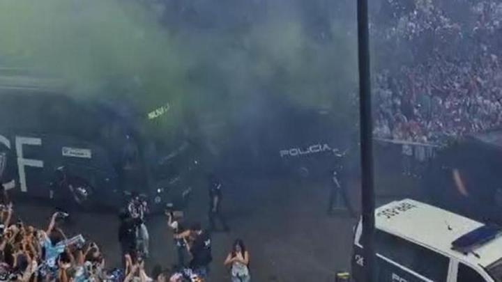 每体：马拉加球迷响应球队号召，在升级附加赛半决赛前造势