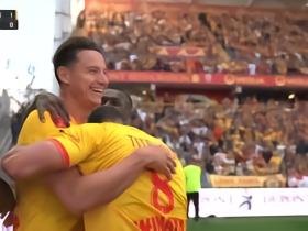 半场：朗斯1-0欧塞尔，托万点射破门，马科索染红