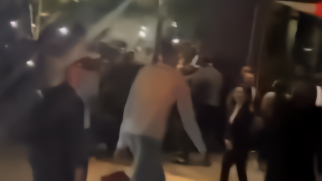 用球说话，文班亚马G4结束返酒店时遭球迷扔鸡蛋