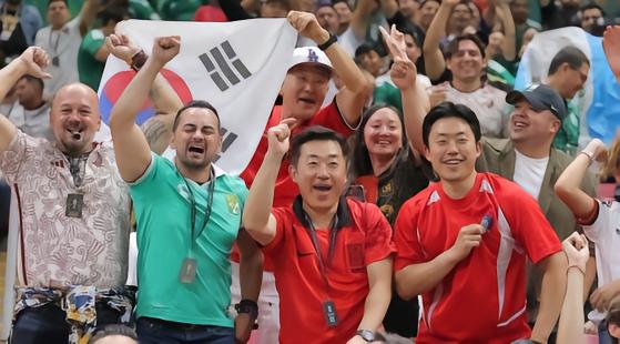 韩媒谈墨西哥球迷支持韩国：18年韩国击败德国帮助墨西哥出线