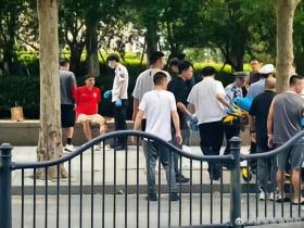 网传吾米提江遭遇车祸，警察和救护车均到达现场