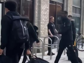 随利物浦抵达纽卡斯尔后，伊萨克遭当地球迷“F**k off”问候