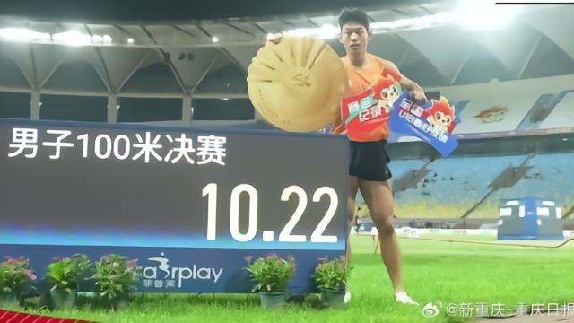 16岁重庆小将白振东百米跑出10秒22,一晚两刷全国U18纪录