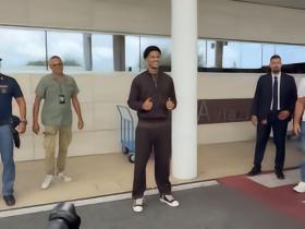 罗体：费内巴切后卫奥斯特沃尔德抵达罗马，体检后签约