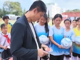 马宁回阜新参加公益活动，勉励家乡学子：热爱足球，享受快乐