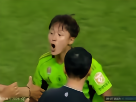 现代德比中，全北现代球员李昇祐与蔚山主帅金铉锡发生冲突