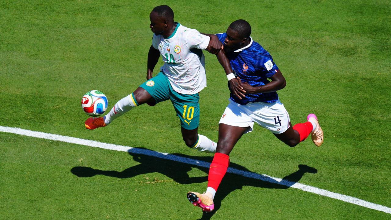 半场战报：法国0-0塞内加尔，雅克松中柱，法国0射正