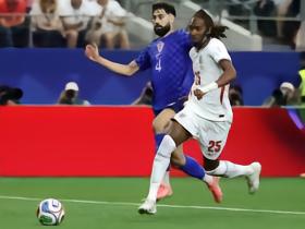 斯彭斯戴面罩出战世界杯，称下颌骨骨折仍需3个月恢复