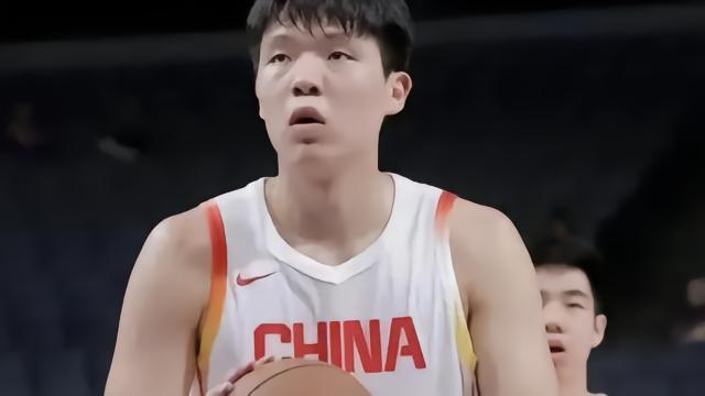 媒体人：杨瀚森未随国家队前往杭州，热身赛首战按规定应该打不了