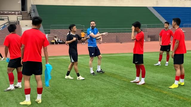 西甲青训专家团队到访成都蓉城，并展开青训教练专项培训