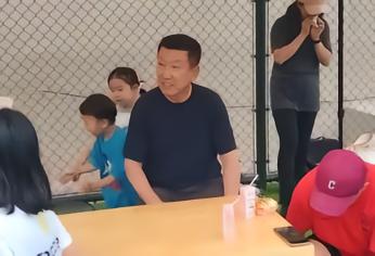 媒体人：崔康熙到青岛参加中韩青少年活动，精神状态不错