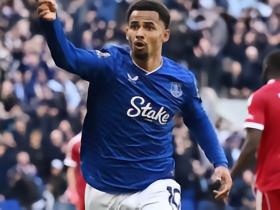 两翼齐过，上赛季恩迪亚耶在英超73次成功过人仅次于多库