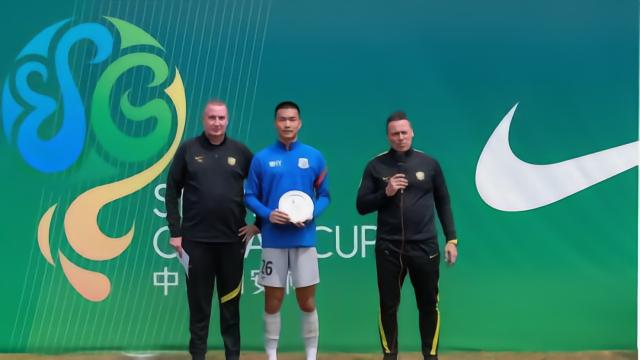 德转：申花门将王晗懿租借梅州客家，租借费约9.3万元