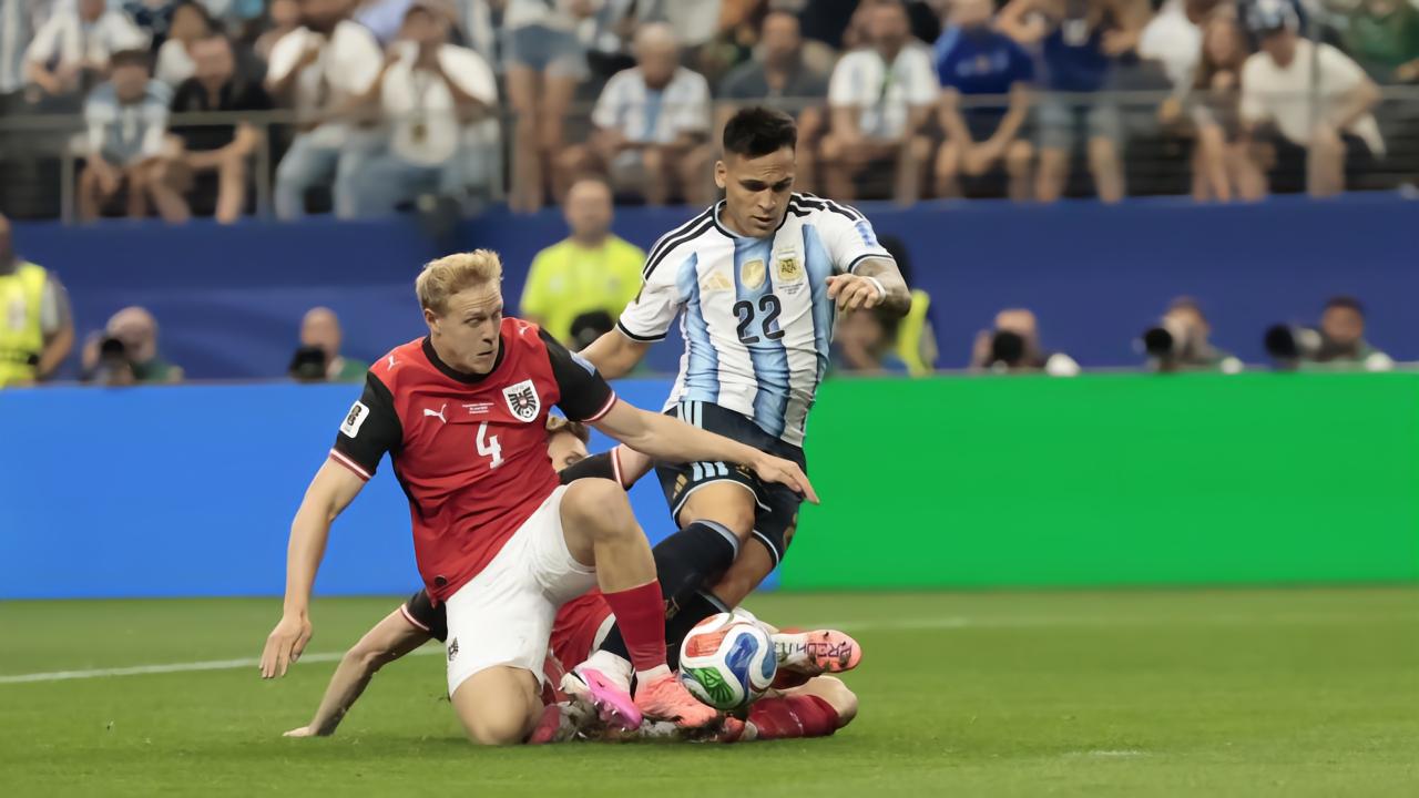 阿根廷2-0奥地利两连胜提前出线，梅西梅开二度+失点