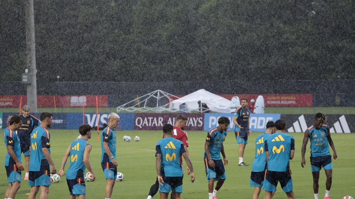 每体：西班牙队遇暴风雨，训练20分钟被迫中断