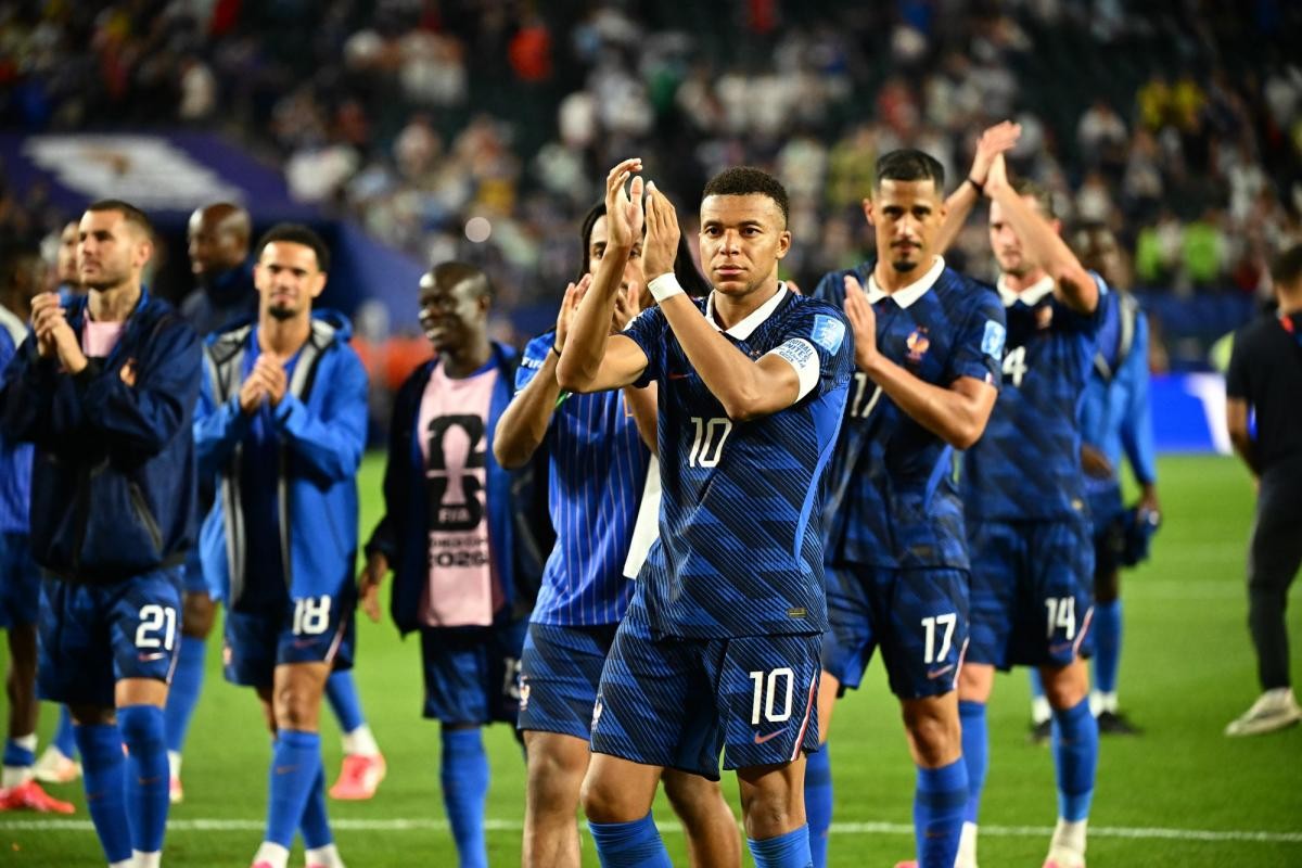 队报：法国3-0胜伊拉克后返波士顿，训练推迟1小时