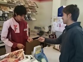 曾担任便利店收银员？伊东纯也：我确实去7-11体验过一天