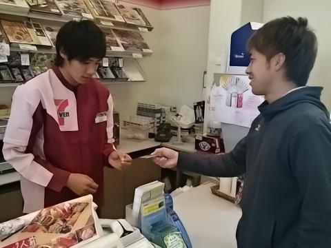 曾担任便利店收银员？伊东纯也：我确实去7-11体验过一天