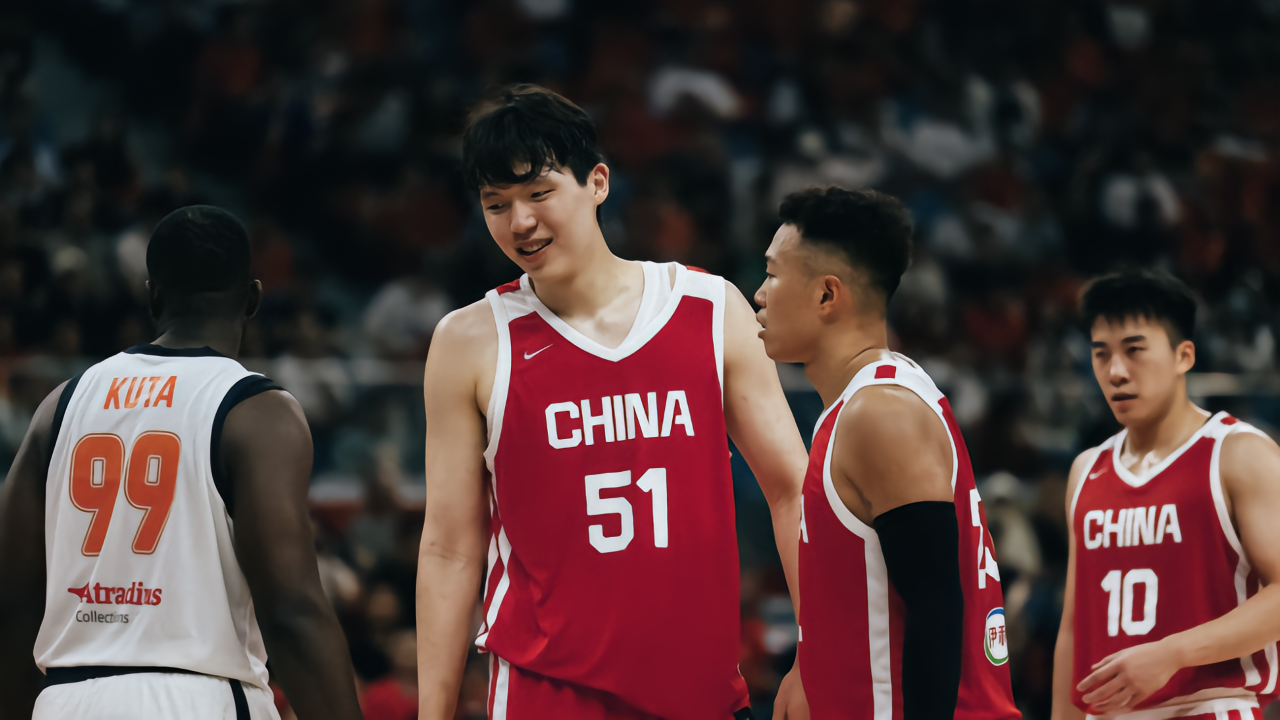 中国男篮拒逆转65-60荷兰，杨瀚森7分8板，廖三宁21+7