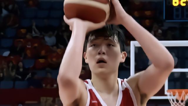 媒体人：中国男篮暴露战术不兼容问题，可让胡金秋打五杨瀚森替补
