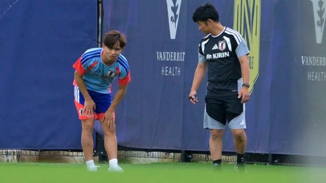 官方：久保建英确定无缘对瑞典的比赛；他将留在球队驻地康复