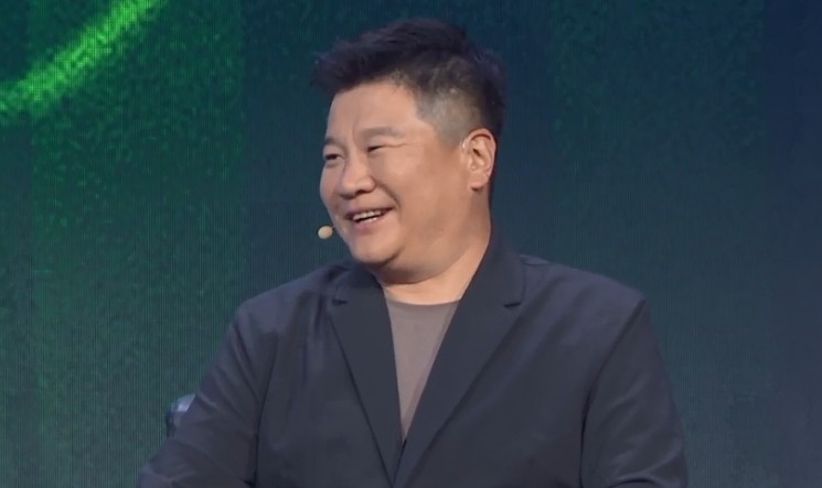李金羽：跟C罗相比，我啥也不是，但我在工作时还是挺认真的