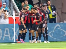 半场：勒沃库森2-0柏林联合，埃塞基耶尔闪击，梅迪纳破门
