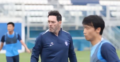 博主：三镇夏窗引援并未停止，积极运作后腰和边锋等位置人选
