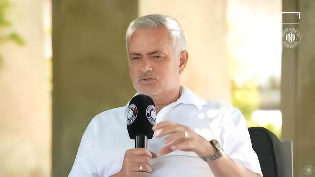 穆帅：很多人不知道我爱笑，不过我也挺喜欢演“坏人”