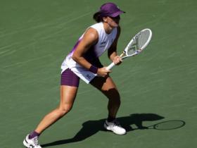 两盘抢七过关，斯瓦泰克2-0布兹科娃晋级美网女单第四轮将战郑钦文