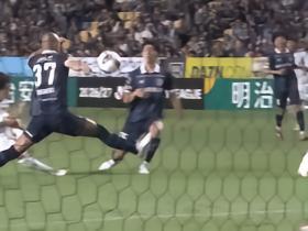 日媒：水户1-1福冈，渡边新太华丽转身射门中框