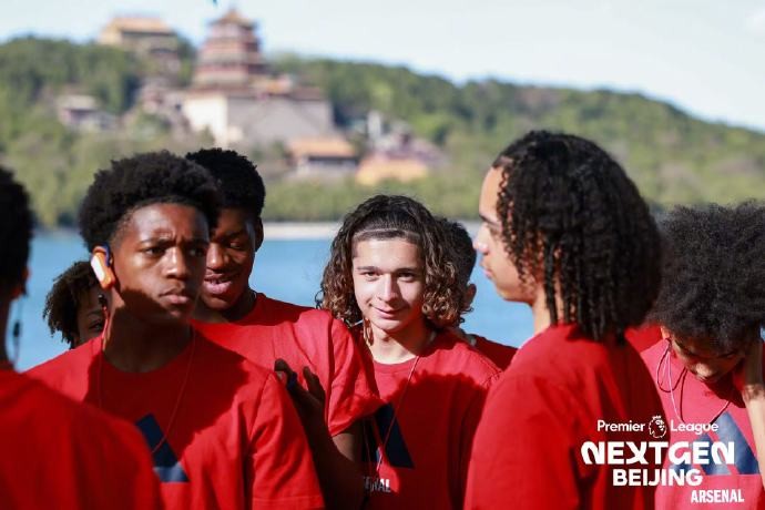 英超青年杯休赛日，三支英超球队小将游览颐和园体验中国功夫