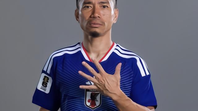 长友佑都战瑞典替补登场，为他个人参加的第5届世界杯