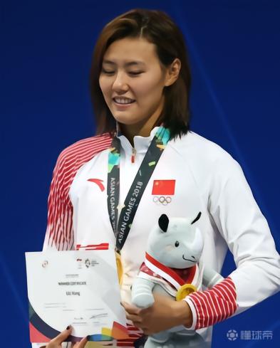 泳坛美女刘湘现场观战海牛vs玉昆，曾夺亚运会50米仰泳冠军