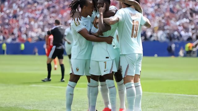 半场：法国3-1挪威，登贝莱帽子戏法，姆巴佩双助攻