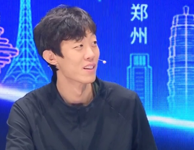 哈兰德能否转行跳高？张国伟：哈兰德要练跳高就可惜了