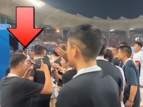 成都博主发视频：韦世豪动作是学赛区工作人员，表示记录球迷扔水瓶